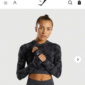 GYMSHARK WOMENS
CAMO SEAMLESS LONG SLEEVE CROP TOP